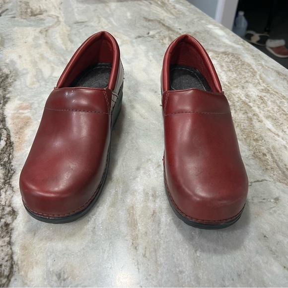 Red LL Bean Clogs Size 7.5 - Picture 1 of 8